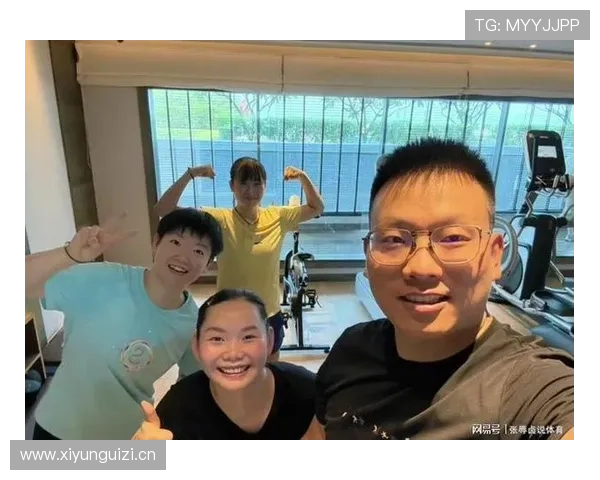 何卓佳买了那辆车后朋友圈都变豪门太太信号了吗？